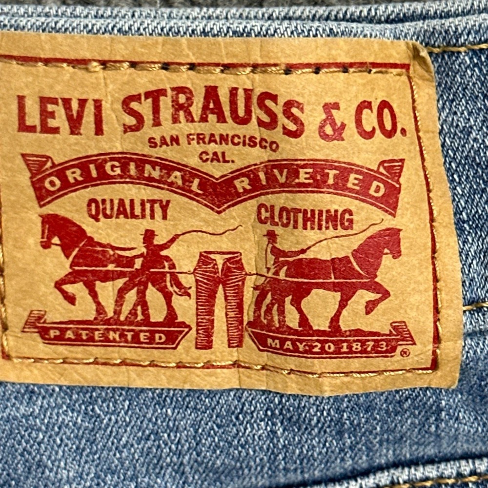 Levi's Shorts Womens Size 32 Blue Denim Mid Length Casual Light Wash Stretch - Picture 7 of 9